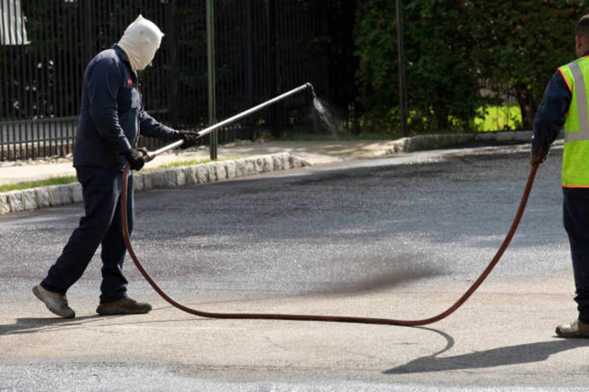 Top Tips for Sealcoating Asphalt in Franklin